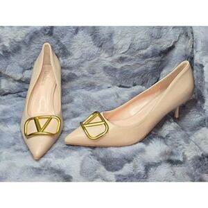 NWOT Elohshman Women Beige Pointed Toe Kitten Heel Shoes Gold V Buckle Size 6